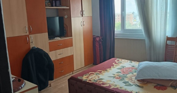 Apartament 3 camere decomandat strada Stanica Ilie.