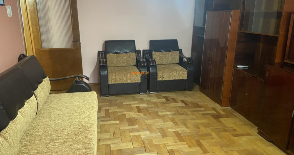 Apartament 3 camere , zona Inspectoratul Scolar , et 2/3 , d