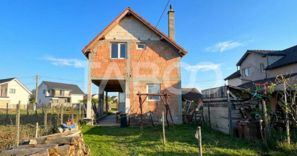 Casa 4 camere individuala cu curte de 550 mp 2 bai Cristian