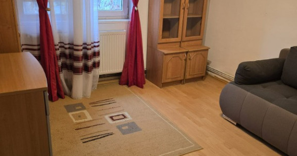 Apartament cu 3 camere, cartier Rovine