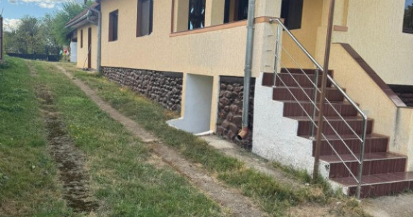 Casă 4 camere in Lelesti, la doar 8km de piata centrala