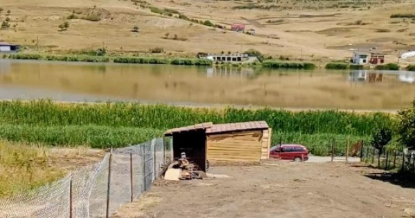 V&acirc;nd sau Schimb Cel mai frumos. Langa Lac Panorama Superbă teren 600mp