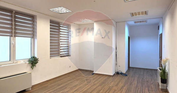 Birou de &icirc;nchiriat &icirc;n Brașov zona centrală &icirc;n clădi...