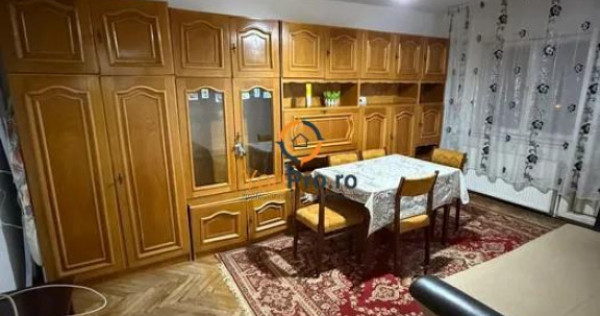 Decomandat 3 camere cu centrala etaj 2 zona Dambovita