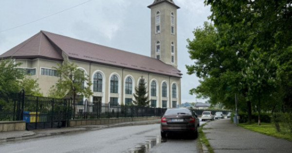 Zona Nord- bloc din 1986- Ap. 2 camere decomandate, etaj int