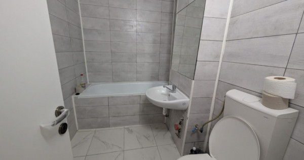 Zona Nord- bloc din 1986- Ap. 2 camere decomandate, etaj int