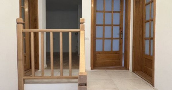 Proaspat renovata cu gradina proprie si garaj, Semicentral,