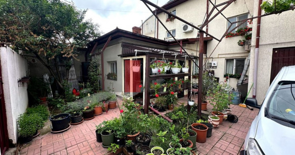 Casă individuală de vânzare – Dămăroaia, Sector 1,...