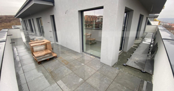 Apartament tip PENTHOUSE, 3 camere, 76 mp + terasă 60 mp, l