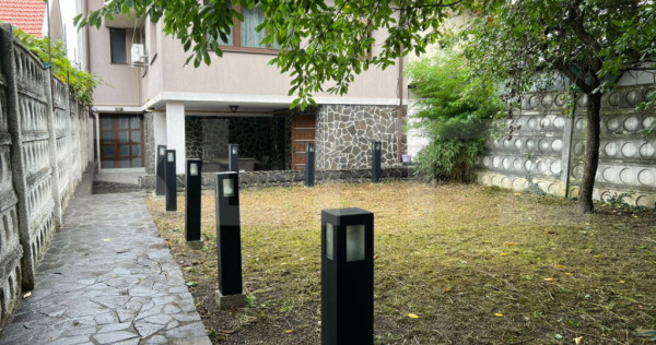 Casa 3 dormitoare de vanzare, 200 mp, teren 252mp, zona Semi