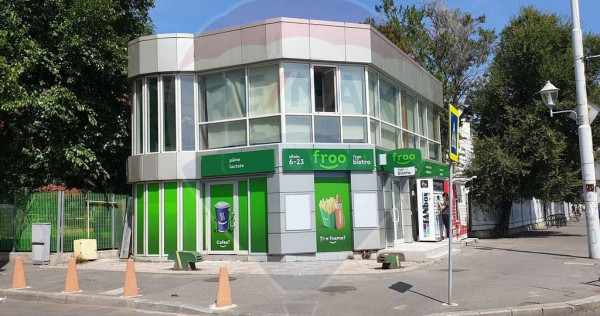 Clădire de v&acirc;nzare &ndash; spațiu comercial și birouri
