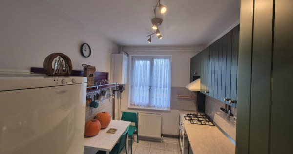 Apartament 3 camere, etaj 2, zona Craiovei – Pitesti