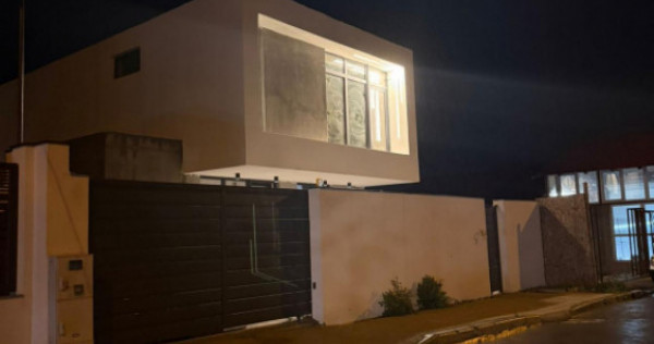 Oportunitate imobiliara! Casa de vanzare in zona Palazu Mar