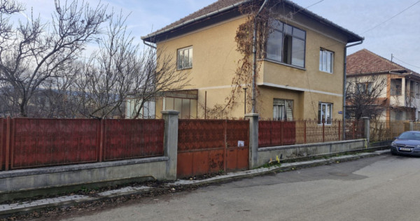 Imobil regim de înălțime p+1, construcție 1986, Cugir