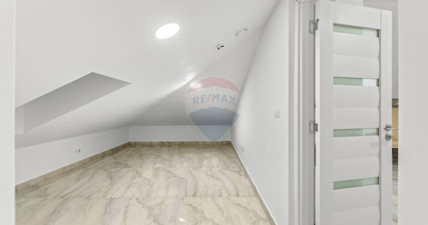 Spațiu comercial de &icirc;nchiriat la mansarda