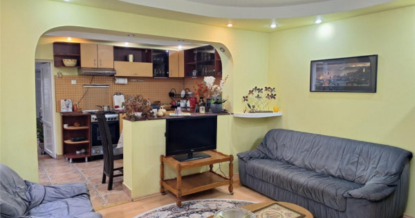 Casa Bartolomeu, pe doua nivele, stil deosebit, curte comuna