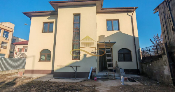 Casă de &icirc;nchiriat &ndash; ultracentral | Parter + Etaj sepa...