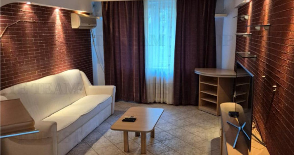 Apartament spatios cu 4 camere plus boxa accesibila din inte