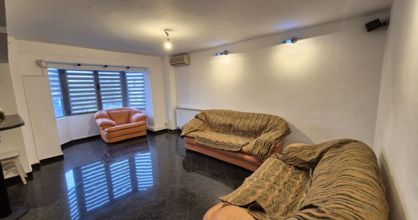 Apartament cu 3 camere, bloc 1990 - bd. Decebal piata Alb...