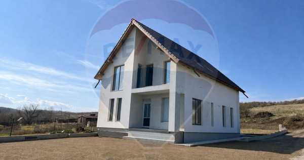 Casa individuala de vanzare in Salicea! 145 MP, 900 MP Teren