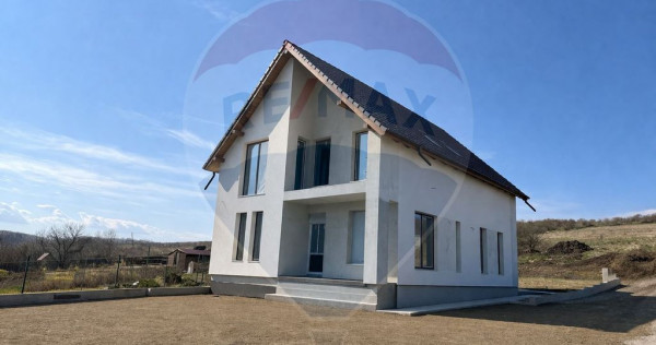 NOU! Casa individuala de vanzare in Salicea! 145 MP, 900 ...