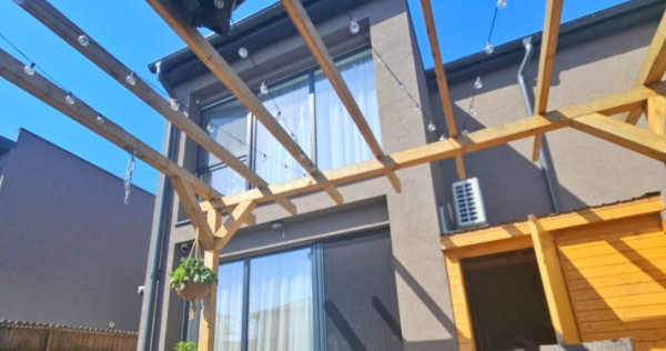 Casă &icirc;n S&acirc;npetru, complet mobilată și utilată