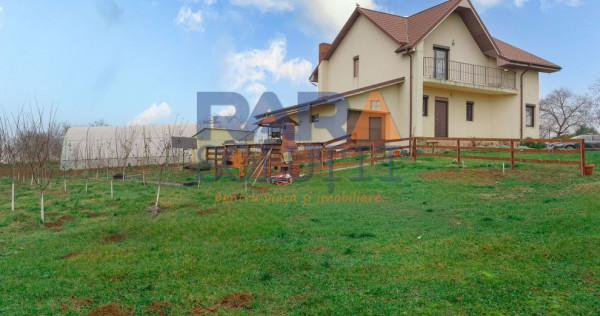 Casă cu 3 dormitoare și 2600 mp teren