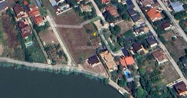 Teren zona Hipodromului, intre case