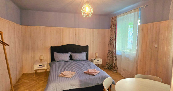 Apartament cu 2 camere, situat la casa + curte, ultracentral