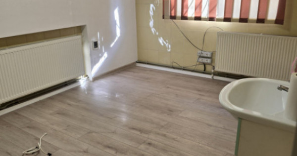 Cabinet medical de v&acirc;nzare &ndash; parter | Zona Precista, Piat