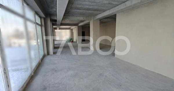 Spatiu Comercial de inchiriat cu 8 locuri de parcare - Vitri