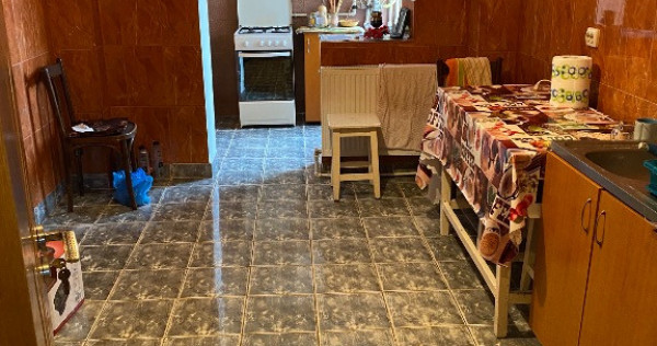 V&acirc;nd apartament 4 camere