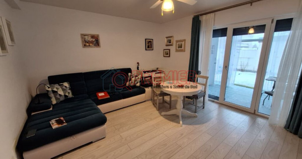 4 camere P+1+M &ndash; Casă &icirc;nșiruită cu 2 terase și curte