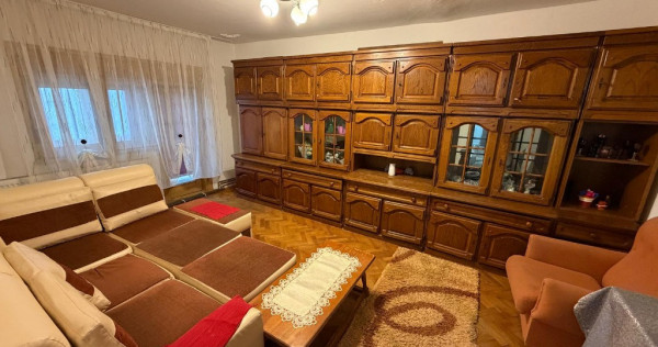 Apartament 3 camere zona Micalaca 300