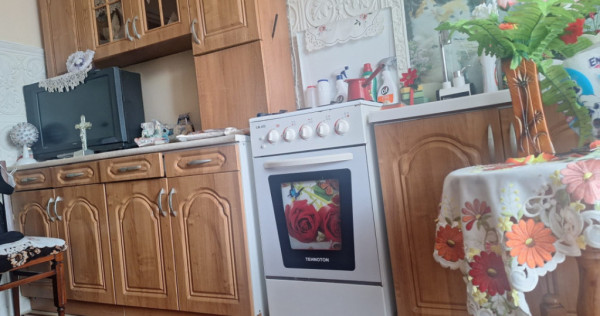 - Apartament 2 camere, confort 1 decomandat Radu Negru, etaj