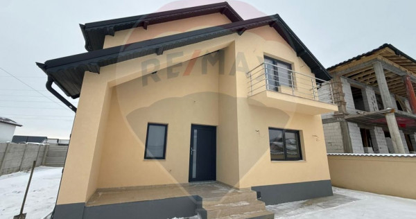 Casă / Vilă cu 4 camere de v&acirc;nzare &icirc;n zona Lascar Cat...