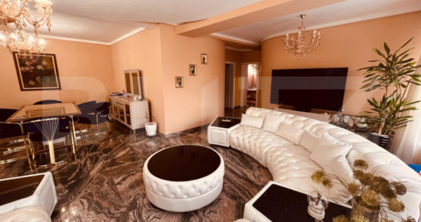 Casă 8 camere, 404 mp, zona Lapus