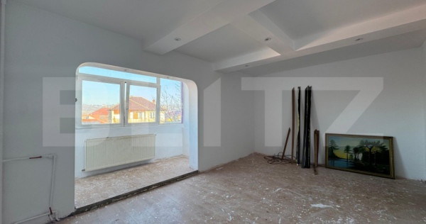 Apartament 3 camere, decomandat - zona Velenta