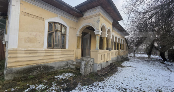 Casă de v&acirc;nzare, 667 mp, zona Răzvad