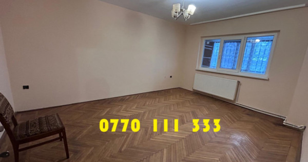 - Apartament 3 camere,zona Centrala, parter cu balcon, supra