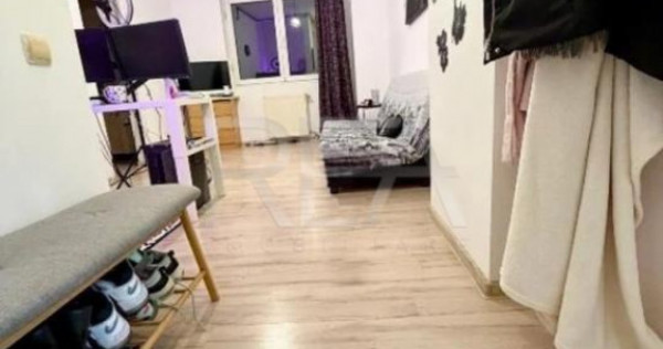 2 camere Vitan Mall, et. 9, an 2001