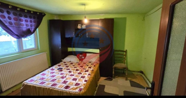 Casă de v&acirc;nzare la stradă principală &ndash; 185 mp teren