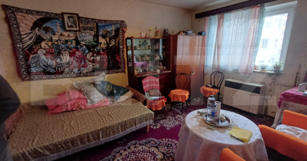 Apartament 3 camere, 46 mp, zona Plopilor