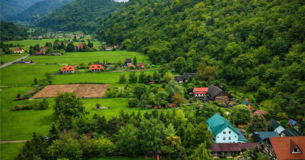 In cartea de povesti a Pietrei Craiului, ansamblu turistic i