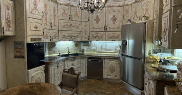 Apartament 3 camere, decomandat - zona Brasovul Vechi