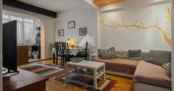 Apartament 3 camere Pța Romană, vedere spre spate, spațio