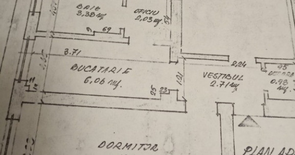 Apartament cu 3 camere de vanzare in Campina-Zona Ultracentrala