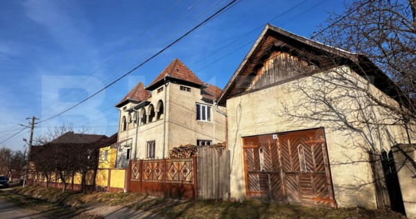 Casa cu 4 camere,baie, bucatarie,anexe.pivniță teren 2500