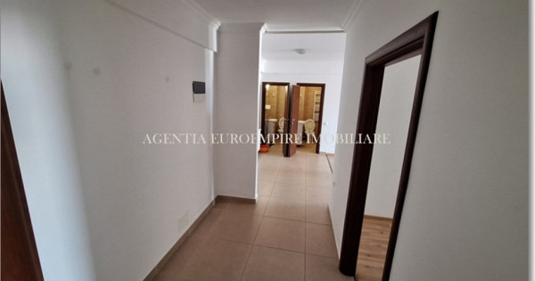 Apartament 3 camere decomandat de vanzare in Constanta, Bloc 2011