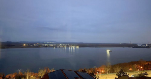 Vanzare -3 camere, 105 mp- vedere la Dunare &ndash; zona Faleza